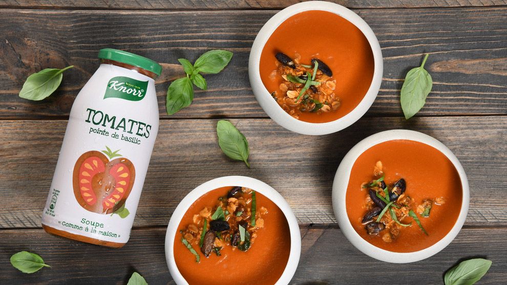 Knorr tomato soup in a glass container and poured into bowls